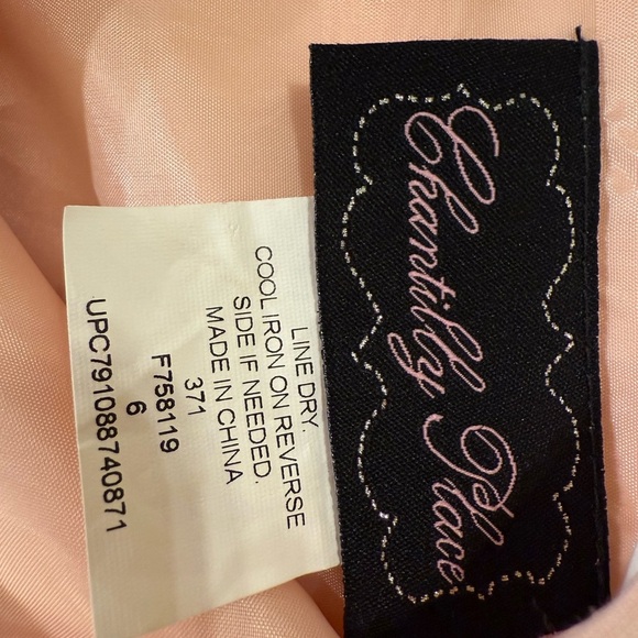 Elegant Pink Kids Dress with Floral Embellishments - Picture 3 of 3